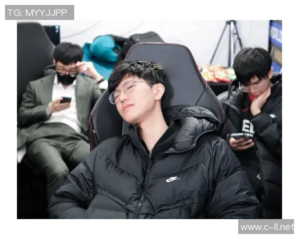 神王之力展现无遗Zeus超神塞恩轻松击败100T展现实力 神王之力展现无遗Zeus超神塞恩轻松击败100T展现实力